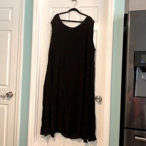 Black crinkle no sleeve maxi dress